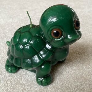 NWOT Vintage Green Turtle With Big Eyes Molded Wax Candle